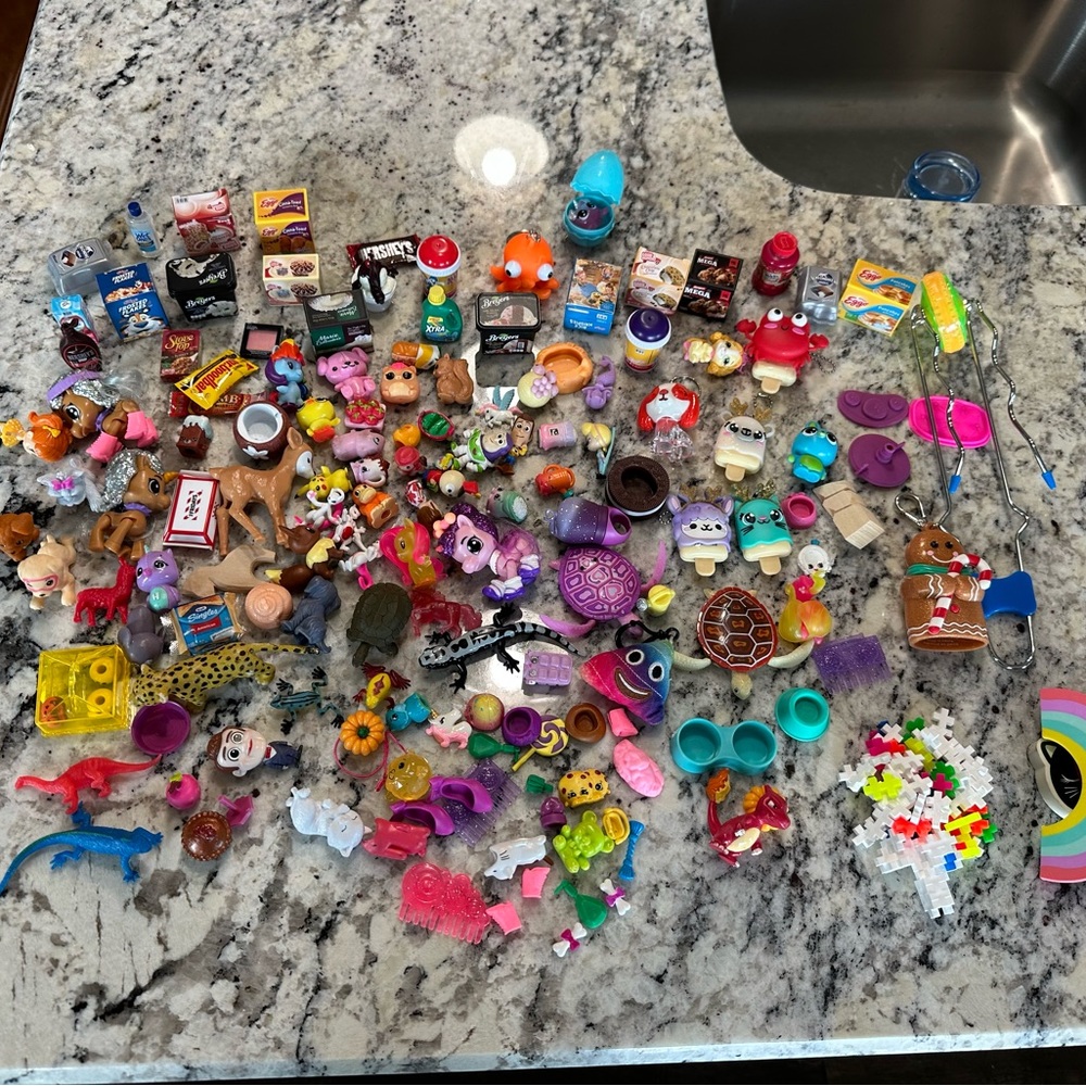 Figurines